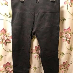 Maurice’s camo legging